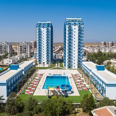 Royal Life Poseidon Appartamento Trikomo