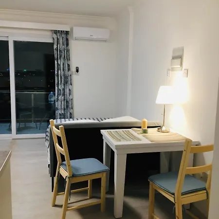 Royal Life Poseidon Apartment Trikomo