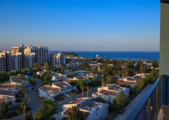 Royal Life Poseidon Appartamento Trikomo