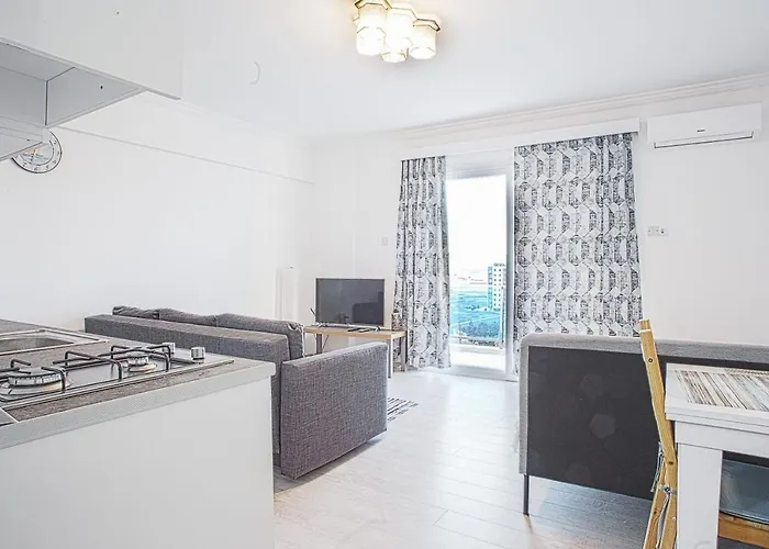 Royal Life Poseidon Trikomo